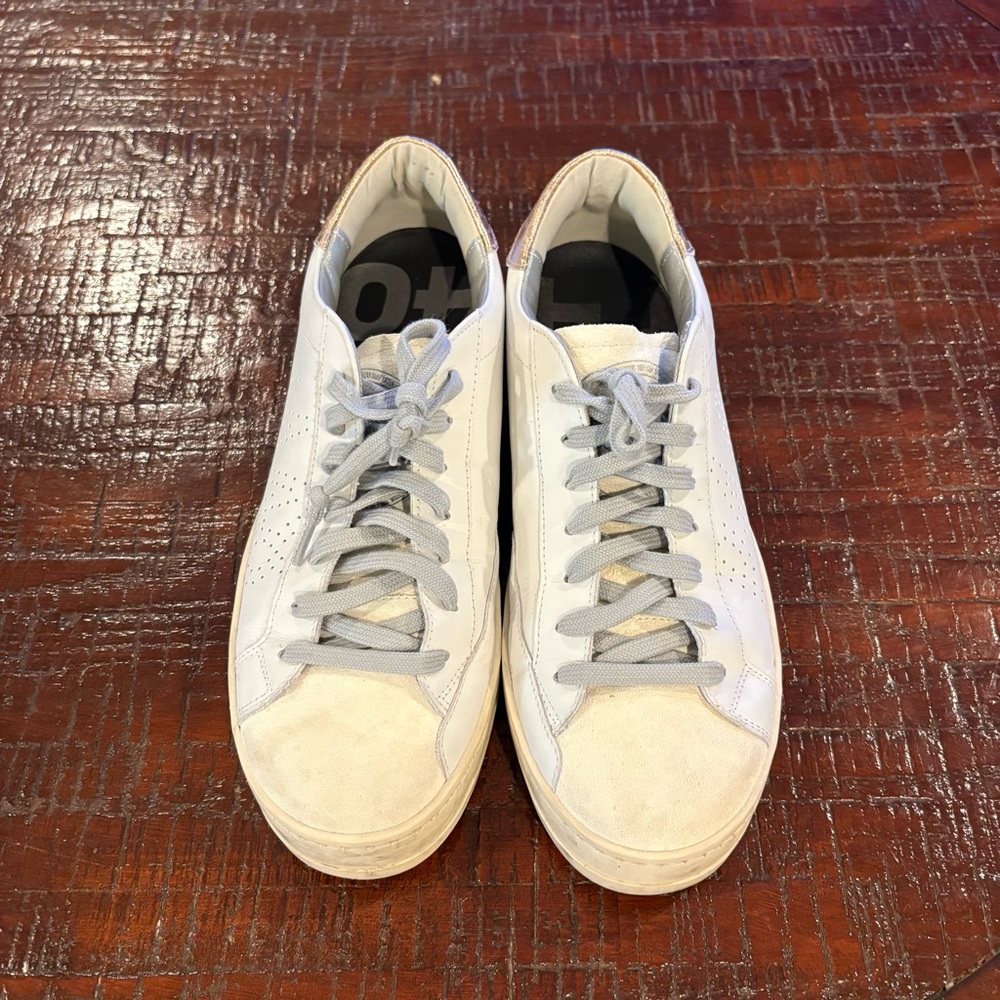 3573 P448 John low-top sneakers white leather with a gold heel tab Sz 40 US 10